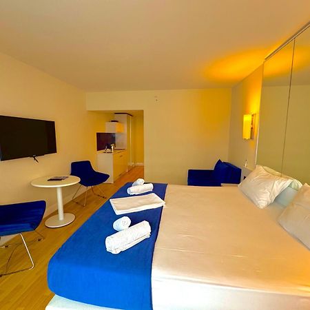 Vip Aparthotel Orbi City Sea View バトゥーミ エクステリア 写真