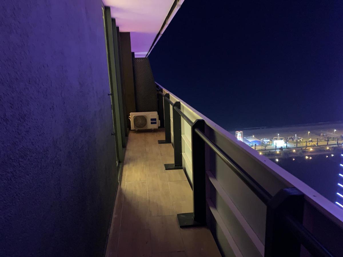 Vip Aparthotel Orbi City Sea View バトゥーミ エクステリア 写真