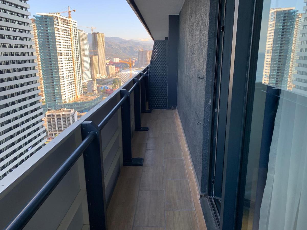 Vip Aparthotel Orbi City Sea View バトゥーミ エクステリア 写真