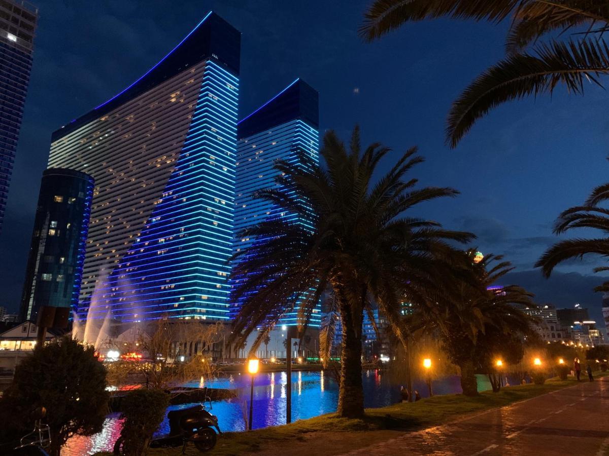 Vip Aparthotel Orbi City Sea View バトゥーミ エクステリア 写真