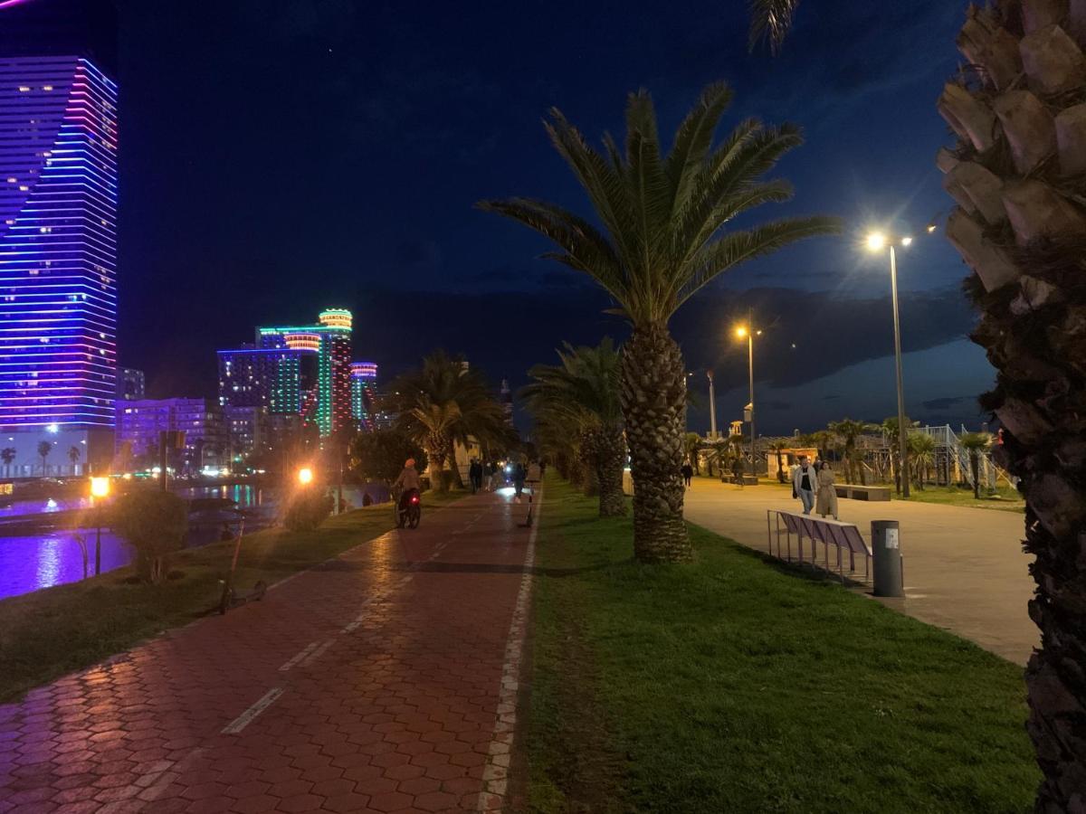 Vip Aparthotel Orbi City Sea View バトゥーミ エクステリア 写真