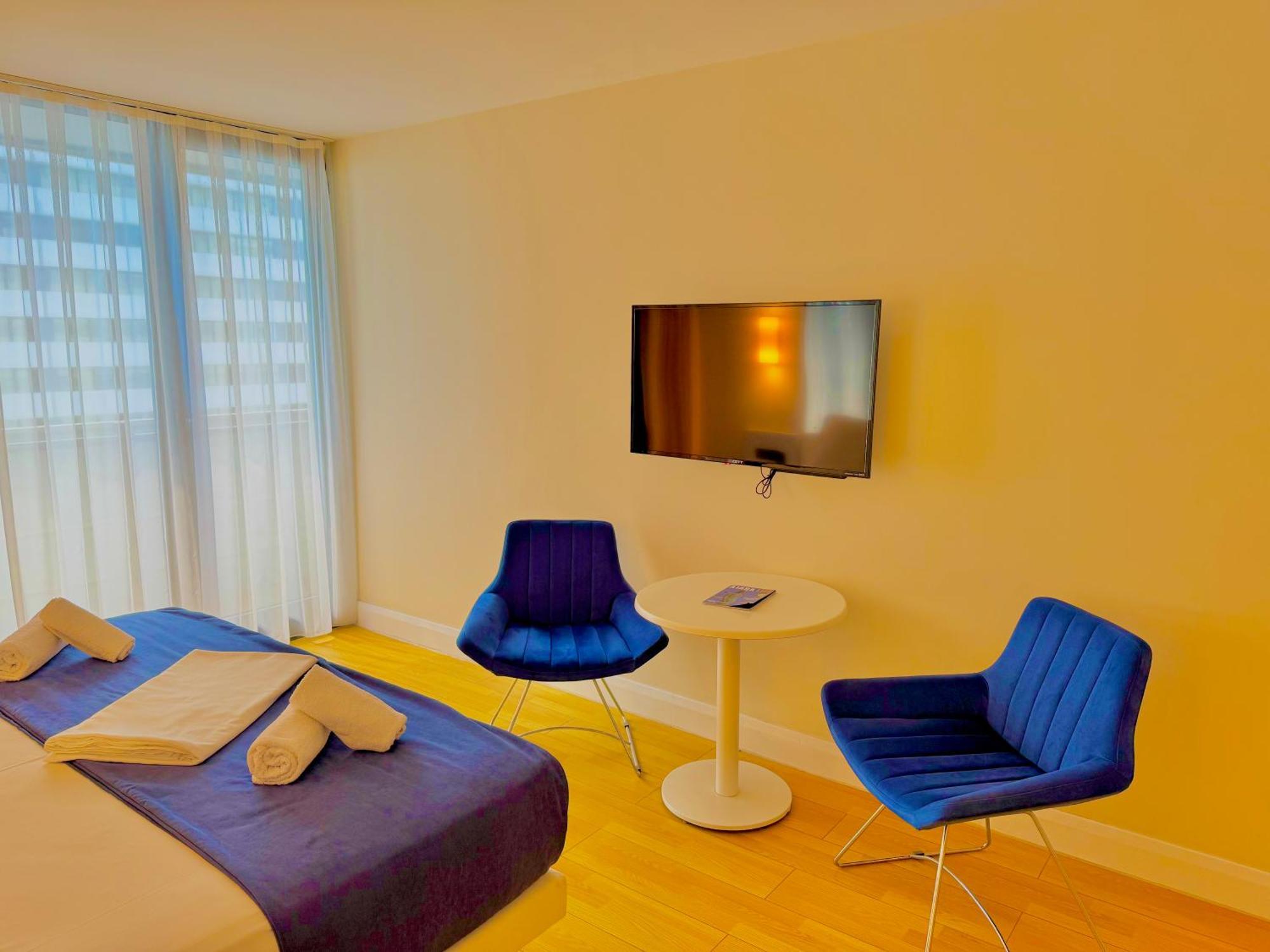 Vip Aparthotel Orbi City Sea View バトゥーミ エクステリア 写真