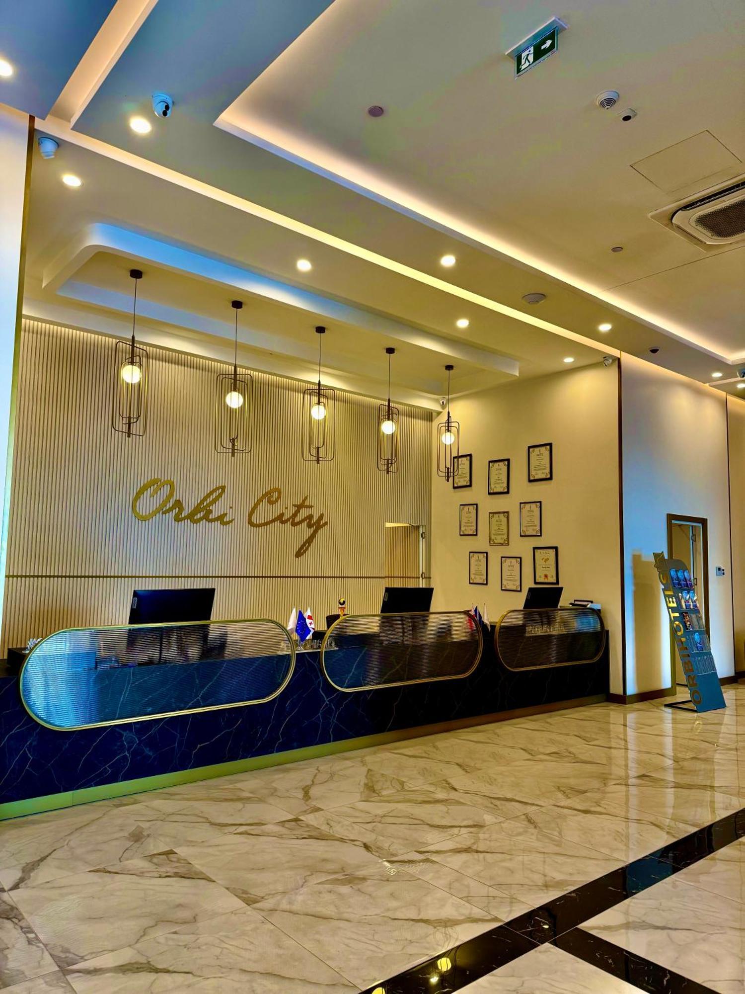 Vip Aparthotel Orbi City Sea View バトゥーミ エクステリア 写真