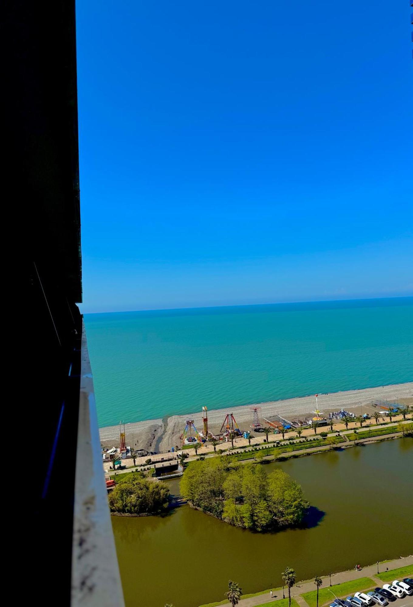 Vip Aparthotel Orbi City Sea View バトゥーミ エクステリア 写真