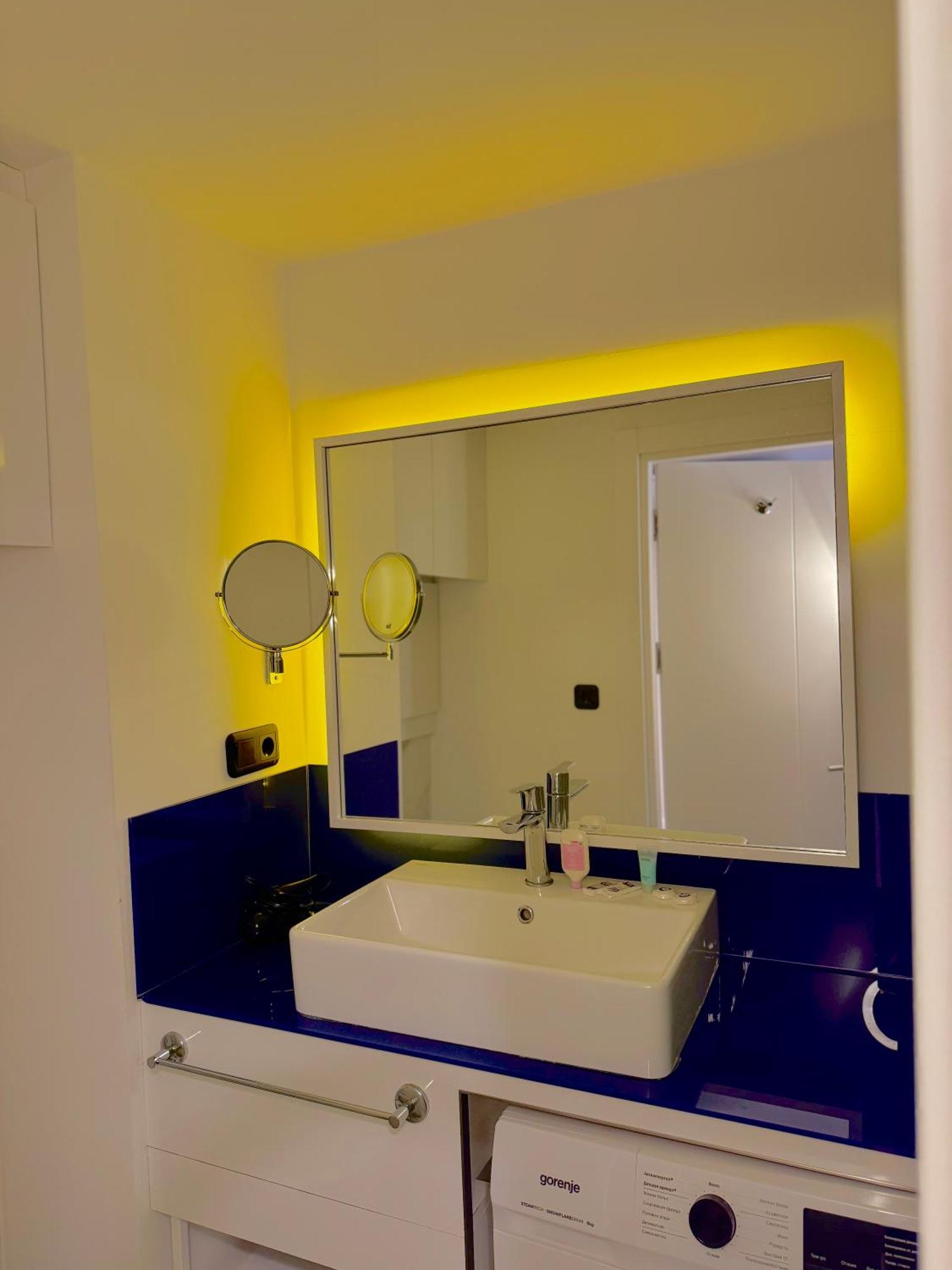 Vip Aparthotel Orbi City Sea View バトゥーミ エクステリア 写真