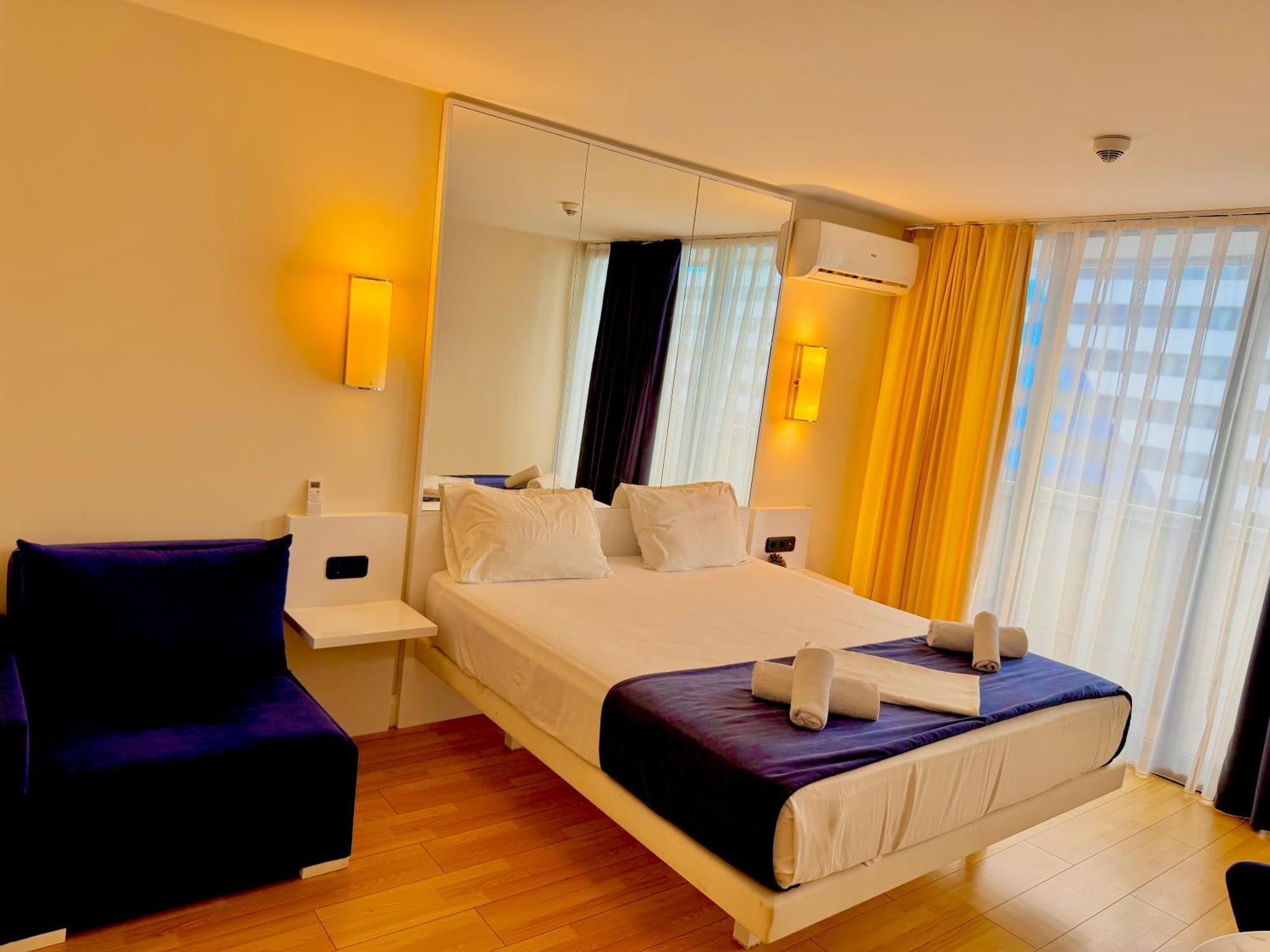Vip Aparthotel Orbi City Sea View バトゥーミ エクステリア 写真