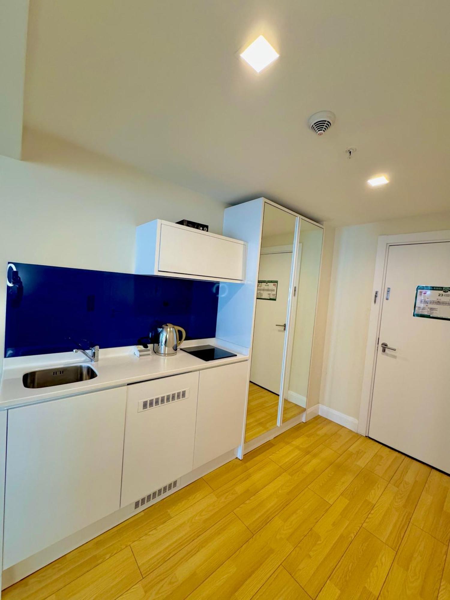 Vip Aparthotel Orbi City Sea View バトゥーミ エクステリア 写真