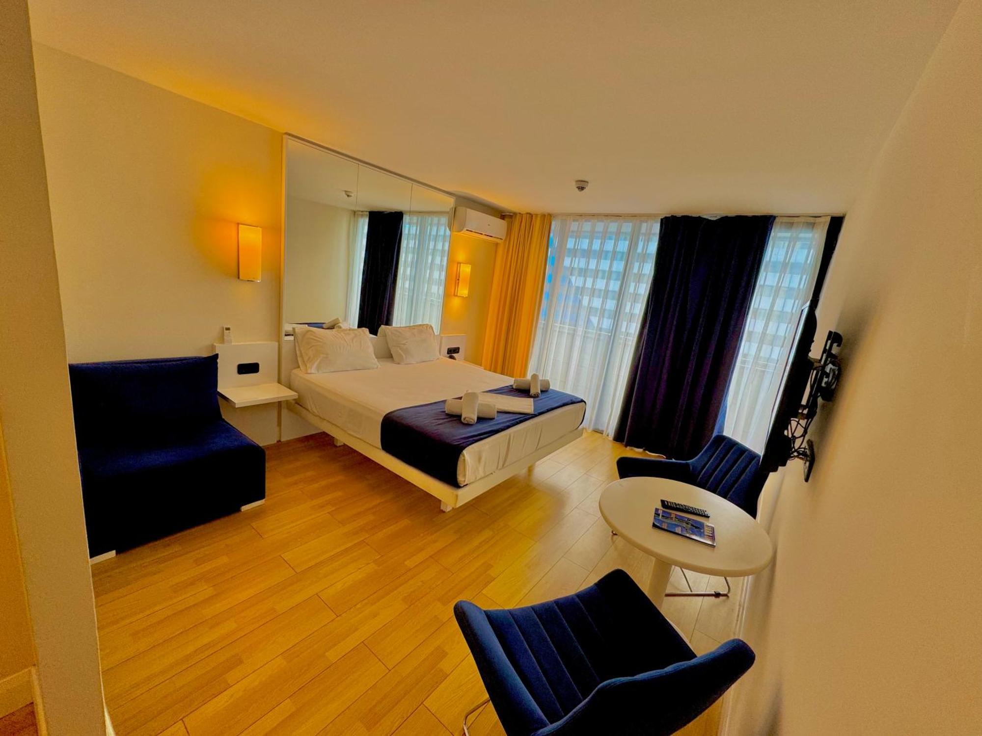 Vip Aparthotel Orbi City Sea View バトゥーミ エクステリア 写真