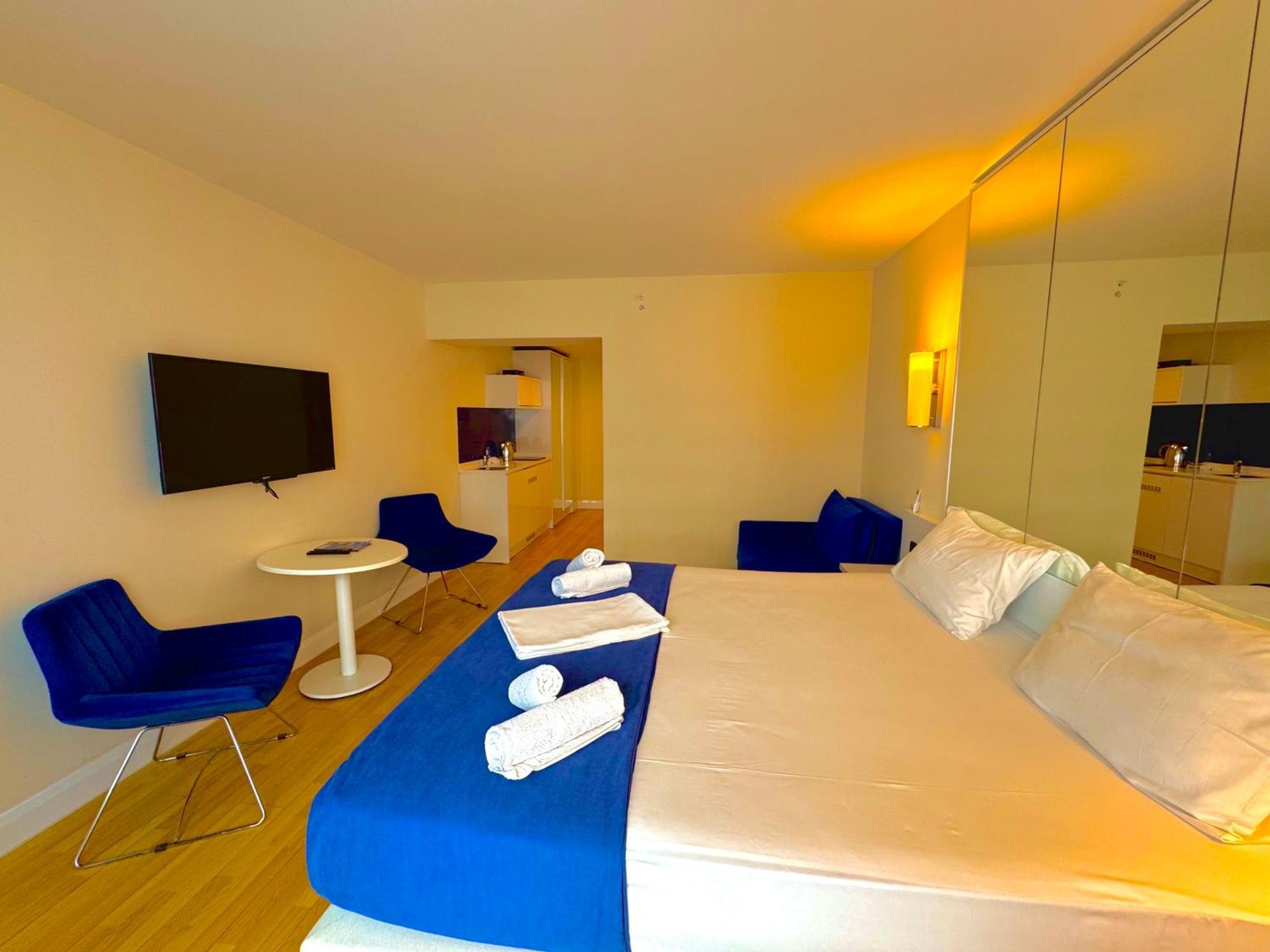 Vip Aparthotel Orbi City Sea View バトゥーミ エクステリア 写真